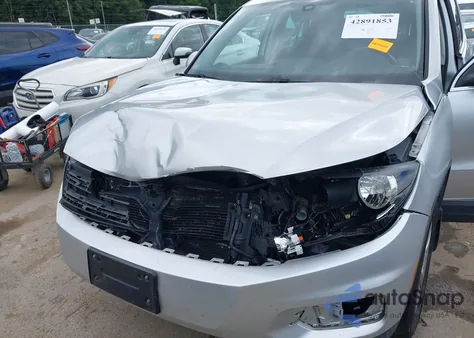 2017 Volkswagen Tiguan 2.0T Wolfsburg Edition z USA, uszkodzony, nr VIN WVGSV7AX9HW504047